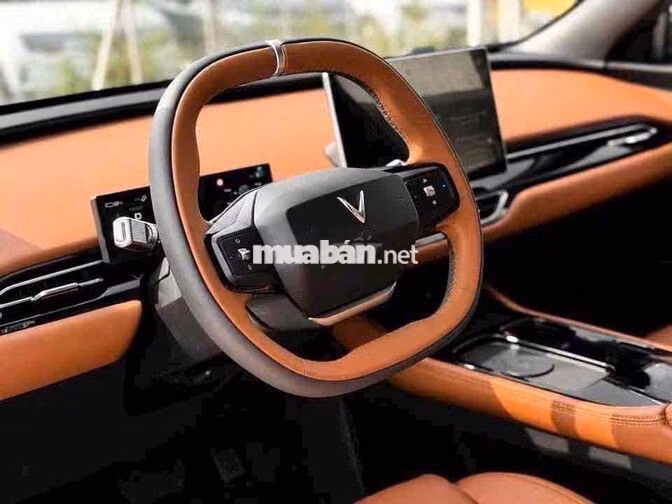 VinFast VF8 All-New SẴN XE màu đen GIAO NGAY