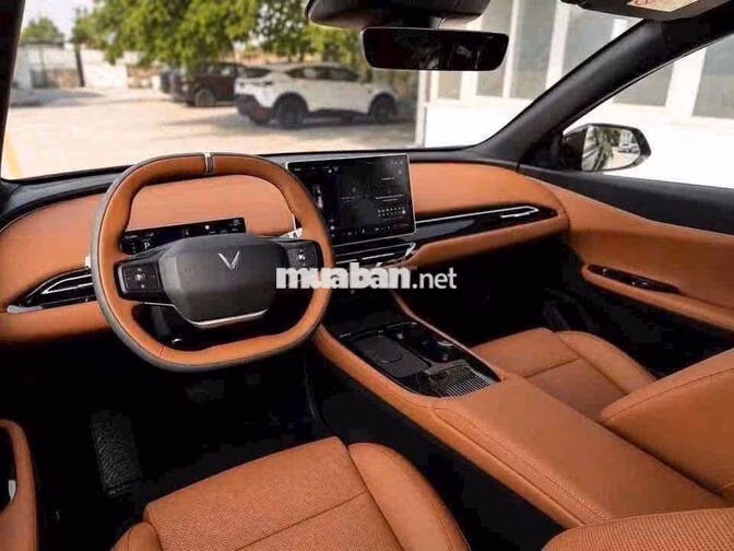 VinFast VF8 All-New SẴN XE màu đen GIAO NGAY