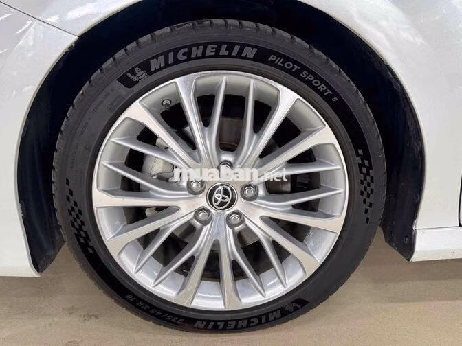 Bán Camry 2.5Q 2019 Trắng - Xe gia đình sử dụng