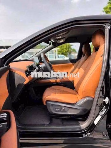 VinFast VF8 All-New SẴN XE màu đen GIAO NGAY