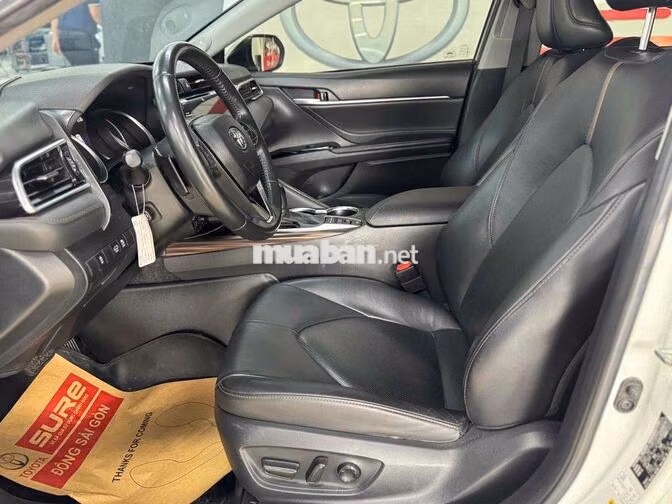 Bán Camry 2.5Q 2019 Trắng - Xe gia đình sử dụng