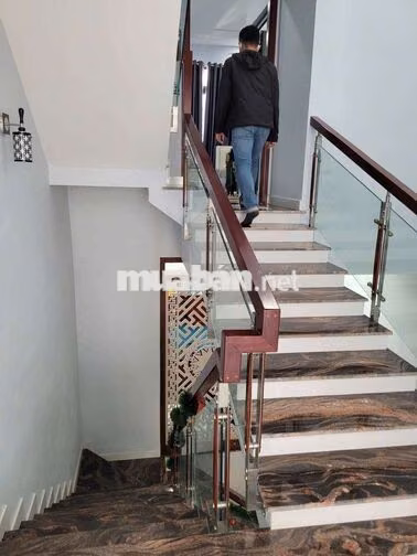 🧣Cho thuê nhà 1trệt 3lầu 5pn 5wc 1bếp viêu đẹp