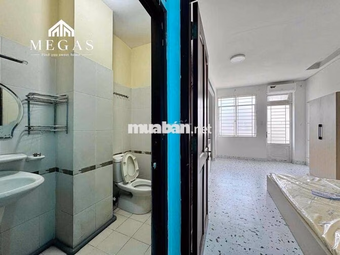 💰CHDV BAN CÔNG tại NGÃ 4 BỐN XÃ thuận tiện di chuyển TRỐNG SẴN 30m2