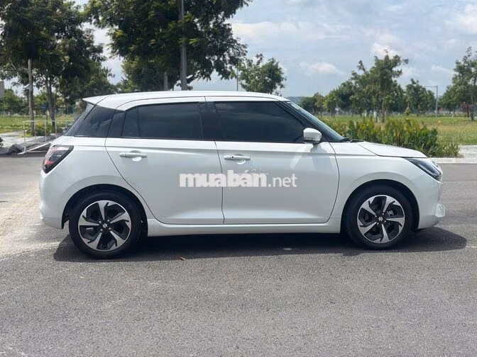 Suzuki Swift 2025 1.2CVT Hybrid Trắng 7.000km