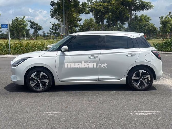 Suzuki Swift 2025 1.2CVT Hybrid Trắng 7.000km