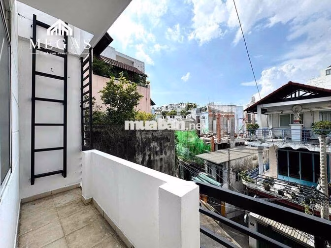 💰CHDV BAN CÔNG tại NGÃ 4 BỐN XÃ thuận tiện di chuyển TRỐNG SẴN 30m2