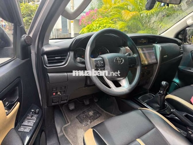 Toyota Fortuner 2017 Số sàn Bạc 80.000 km