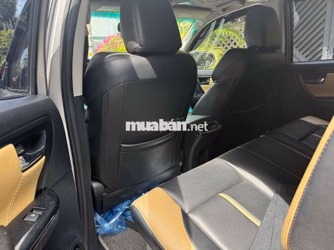 Toyota Fortuner 2017 Số sàn Bạc 80.000 km