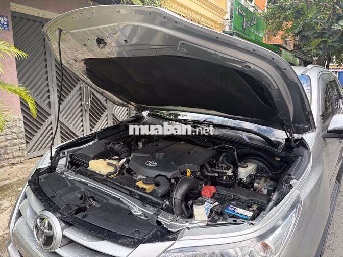 Toyota Fortuner 2017 Số sàn Bạc 80.000 km