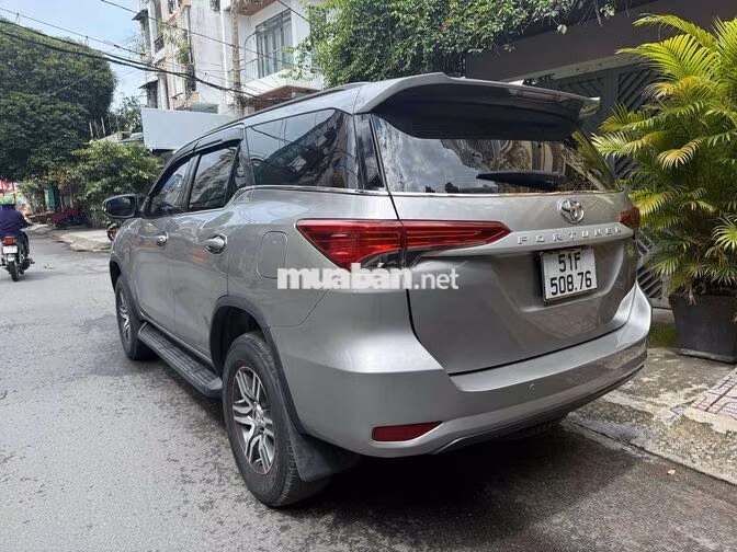 Toyota Fortuner 2017 Số sàn Bạc 80.000 km