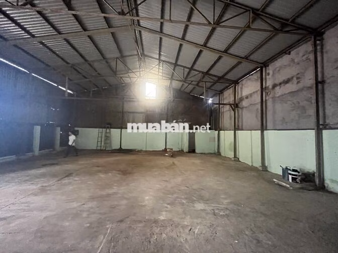 CHO THUÊ XƯỞNG 200M GẦN TRUNG TÂM Y TẾ DĨ AN CÓ 3 PHA