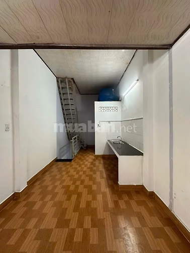 Cho thuê nhà hẻm rộng 4m. 7A Thành Thái, P14, Q10. 3m x 13m