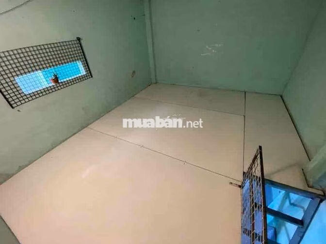 Phòng trọ Bình Tân Liên khu 45 giá 1tr6, có nước sạch, dưới đất