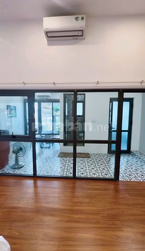  Chính chủ cho thuê nhà mặt phố ái mộ long biên 330 m xây 7 tầng .