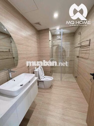 Cho Thuê "𝐇𝐈𝐋𝐓𝐎𝐍"    2️⃣PN - View Sông  🛏️ 2️⃣PN 🛁 2️⃣WC 🛋️ Nhà Hoàn Full Nội
