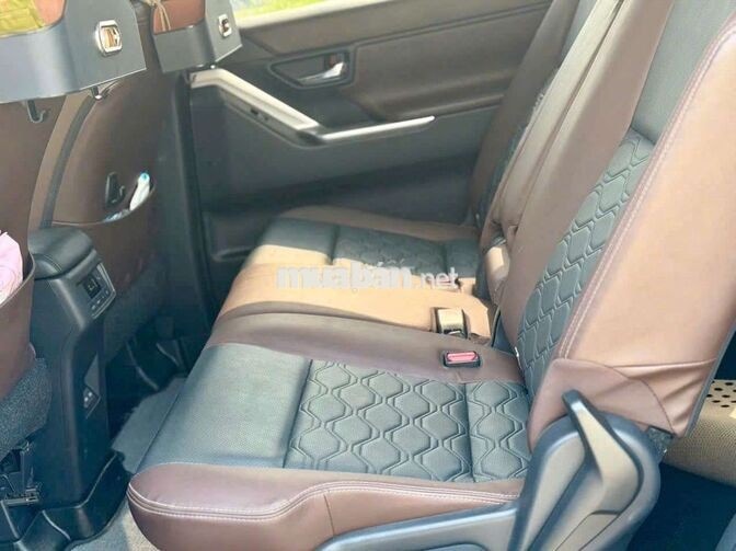Toyota Innova Cross 2.0V 2025 Xám 1 vạn km