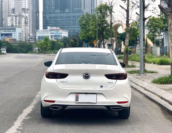 Mazda 3 Deluxe 2025 Trắng 1 vạn