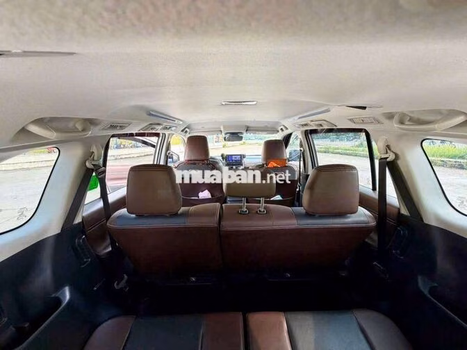 Toyota Innova Cross 2.0V 2025 Xám 1 vạn km
