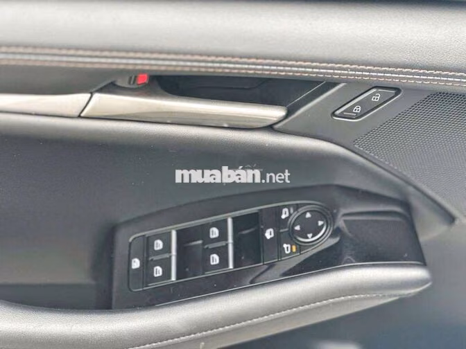 Mazda 3 Deluxe 2025 Trắng 1 vạn