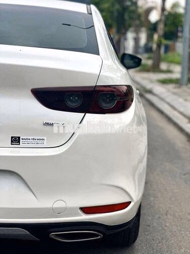Mazda 3 Deluxe 2025 Trắng 1 vạn