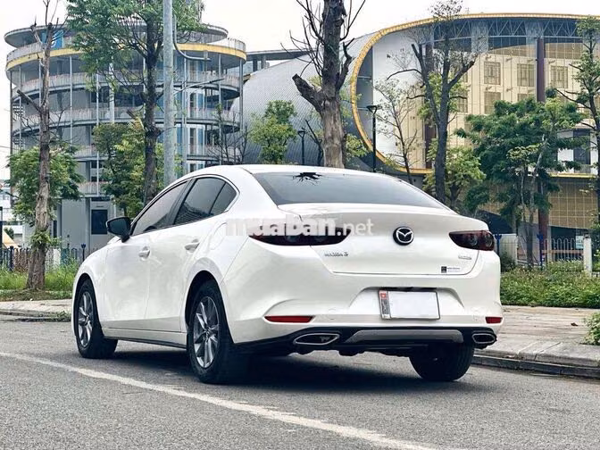 Mazda 3 Deluxe 2025 Trắng 1 vạn