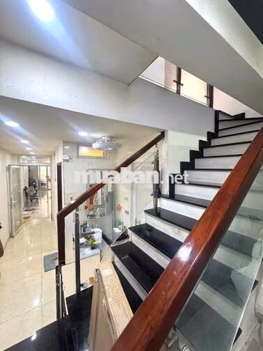 Cho thuê Nhà trệt lầu Mặt Tiền đường Quốc Lộ 13 Thủ Đức 25 triệu/tháng
