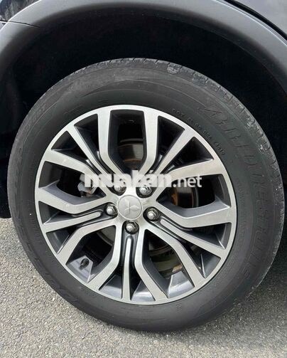 Mitsubishi Outlander 2.0 1 cầu 2018 Đen 7 chỗ