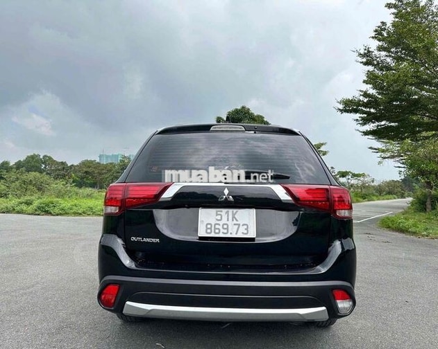 Mitsubishi Outlander 2.0 1 cầu 2018 Đen 7 chỗ