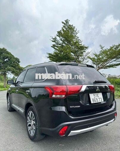 Mitsubishi Outlander 2.0 1 cầu 2018 Đen 7 chỗ