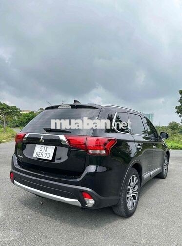 Mitsubishi Outlander 2.0 1 cầu 2018 Đen 7 chỗ