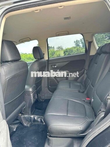Mitsubishi Outlander 2.0 1 cầu 2018 Đen 7 chỗ