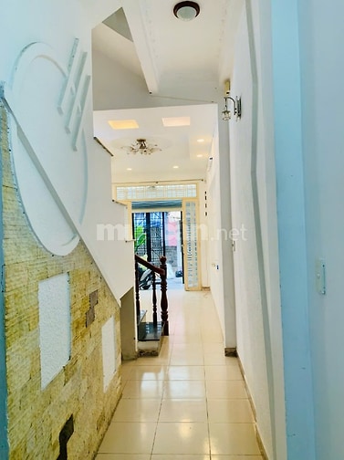 Cho thuê nhà Nguyên Căn – Huỳnh Văn Bánh - 4pn - 3wc. Nhà mới đẹp