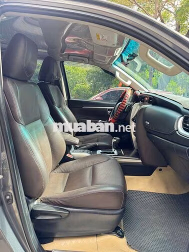 Toyota Fortuner SUV Xám 90000 km