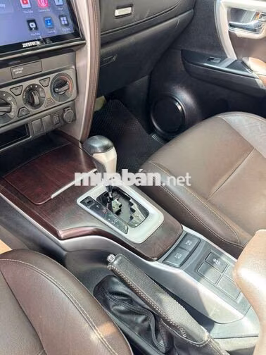 Toyota Fortuner SUV Xám 90000 km