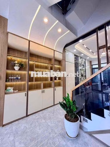 NHÀ ĐẸP 2 LẦU GIÁP NGÃ 4 GA GIÁ 10 TRIỆU