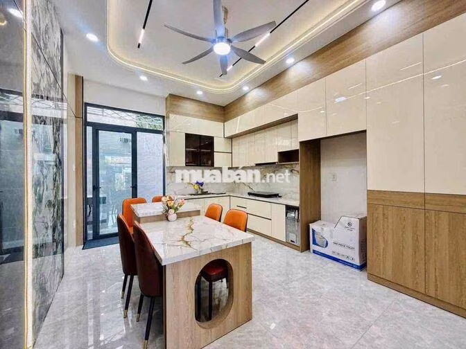 NHÀ ĐẸP 2 LẦU GIÁP NGÃ 4 GA GIÁ 10 TRIỆU
