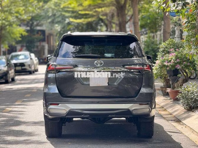 Toyota Fortuner SUV Xám 90000 km