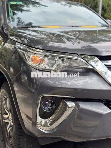 Toyota Fortuner SUV Xám 90000 km