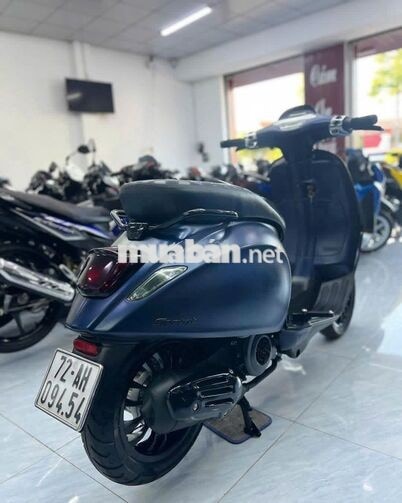 Piaggio_Vespa125_2022