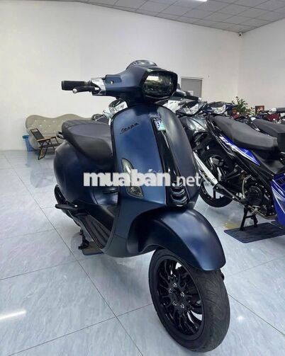 Piaggio_Vespa125_2022