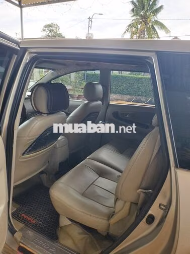 Toyota Innova 7 chỗ Bạc