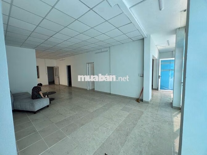 BIỆT THỰ ĐẸP MẶT TIỀN KHU SANG Q1 - NGANG LỚN 15MX20 GỒM TRỆT VÀ TUM -