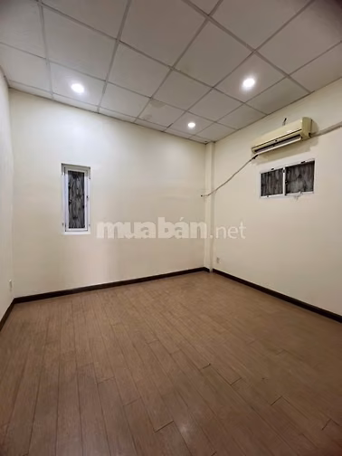 Cho thuê nhà Nguyên Căn - đường Thành Thái, Q10. 3,6m x 12m. 12,5 trệu
