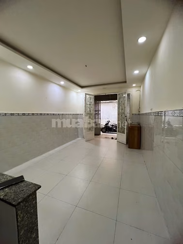 Cho thuê nhà Nguyên Căn - đường Thành Thái, Q10. 3,6m x 12m. 12,5 trệu
