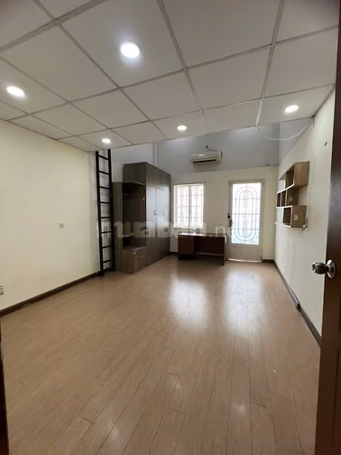 Cho thuê nhà Nguyên Căn - đường Thành Thái, Q10. 3,6m x 12m. 12,5 trệu