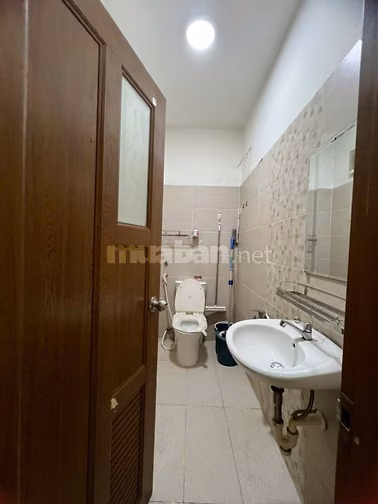 Cho thuê nhà Nguyên Căn - đường Thành Thái, Q10. 3,6m x 12m. 12,5 trệu