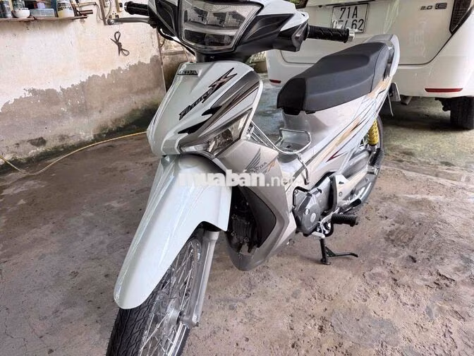 Honda Future X fi màu trắng bạc