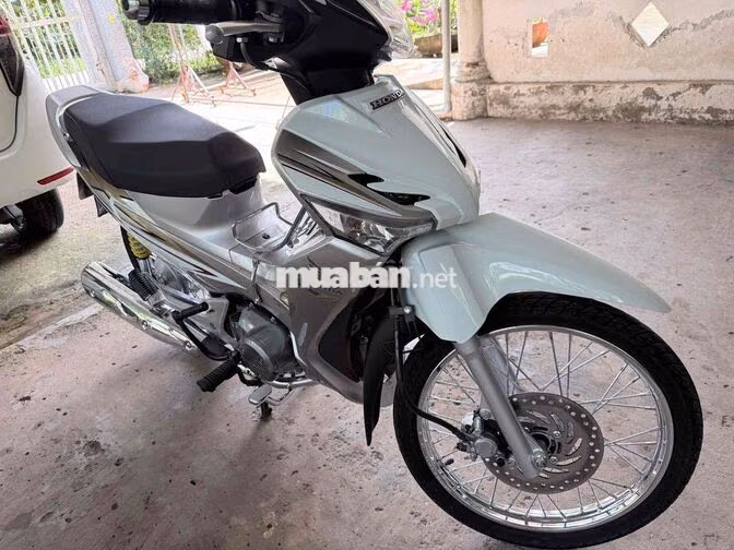 Honda Future X fi màu trắng bạc