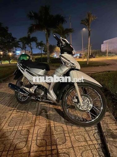Honda Future X fi màu trắng bạc
