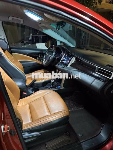 Toyota Innova Venturer 2018 Đỏ